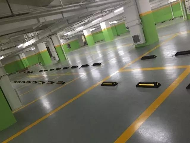 廣州錦恒商業廣場地下停車場環氧微珠防滑地坪工程
