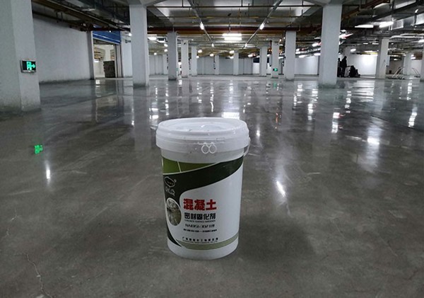 混凝土密封固化劑，打造高負荷耐壓地坪