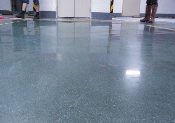 工業車間使用混凝土密封固化劑的好處