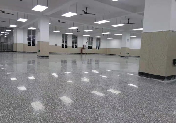 大面積金剛砂耐磨地坪施工注意事項(xiàng)