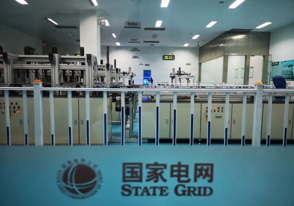 工業地坪｜導靜電自流平彩砂地坪，打造優秀電力系統地面解決方案