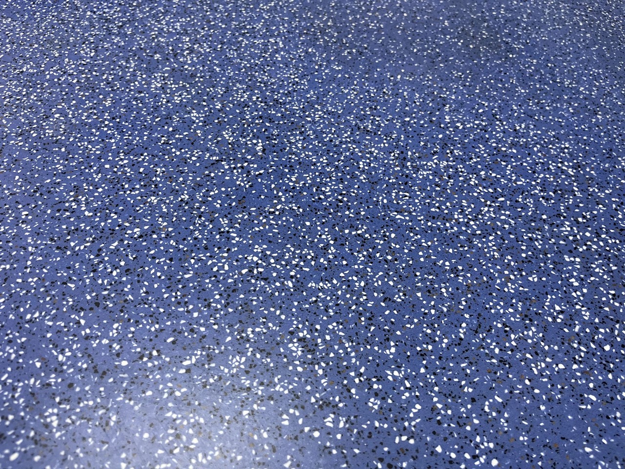 環(huán)氧自流平彩砂和研磨彩砂地坪，用于潔凈車間該怎么選？