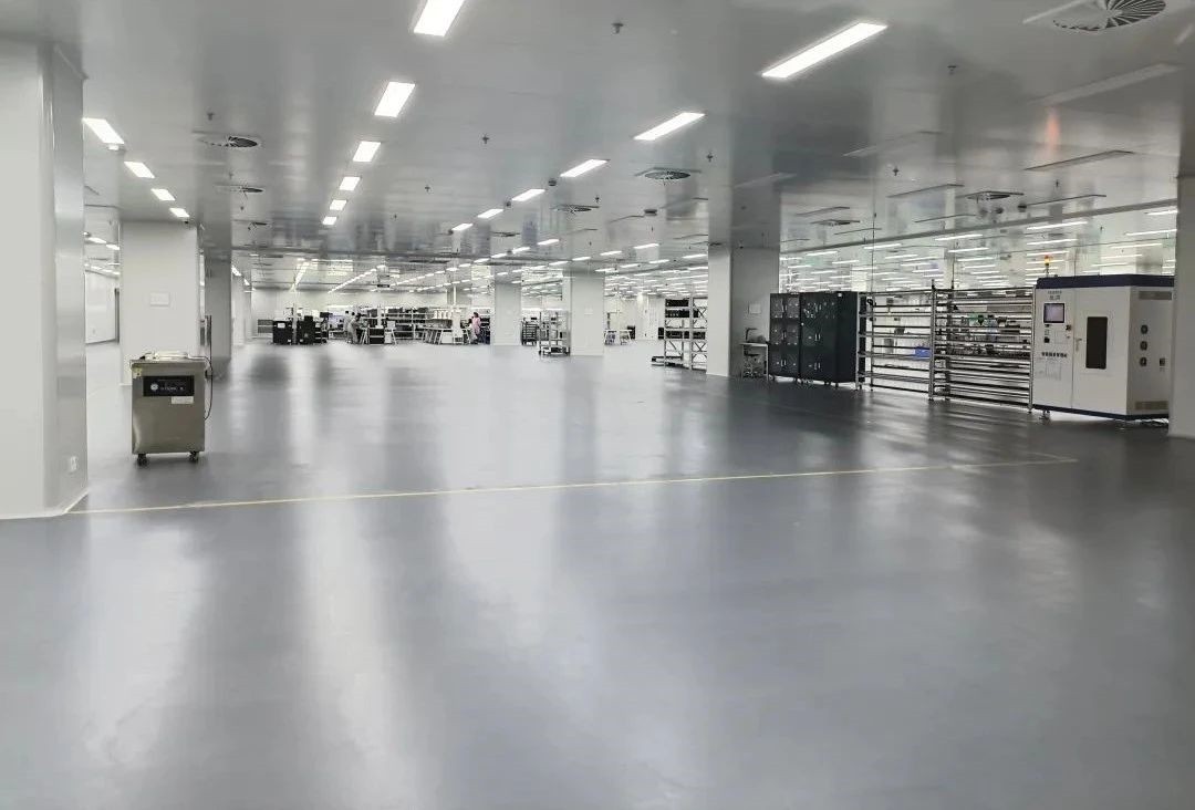 機械廠是選擇聚氨酯超耐磨地坪還是固化地坪？